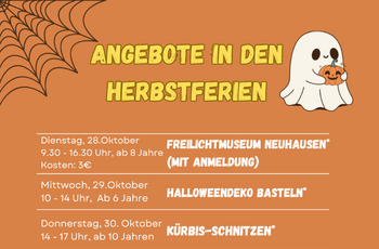 Aushang mit einer Übersicht der Angebote in den Herbstferien mit Gespenst, Spinnwebe etc.