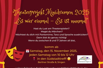 Aushang mit Infos auf einem roten Theatervorhang