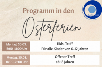 Beiges Plakat mit bunten Ostereiern und Programmübersicht für die Osterferien