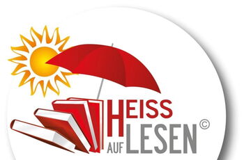 Sonne, Sonnenschirm, Buch und Schriftzug Heiss auf Lesen