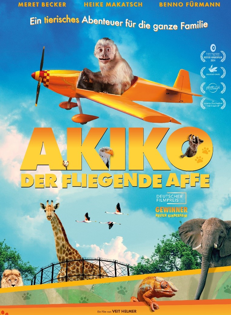 Filmplakat: Ein Affe fliegt in einem leinen Flugzeug über Tieren im Zoo